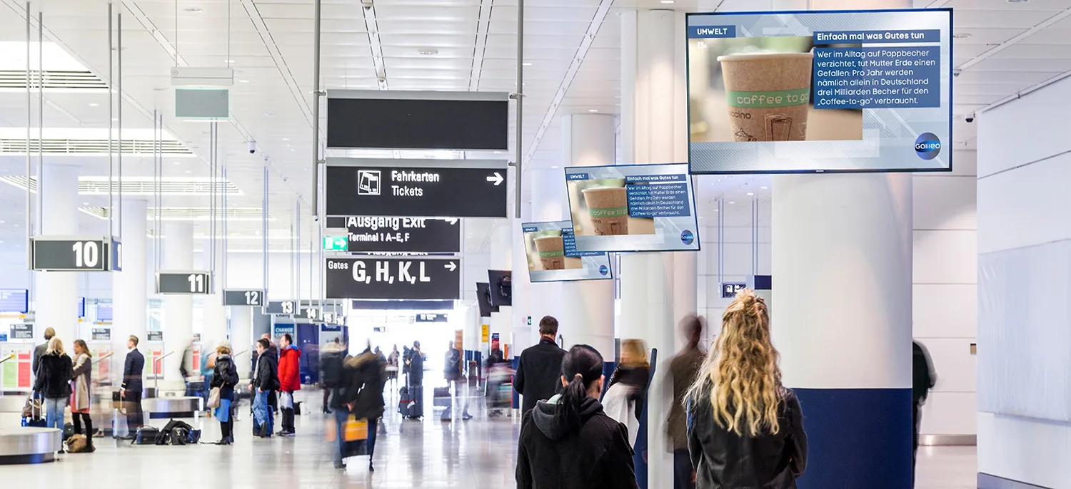 Airport-TV-Screen in der Flughafenhalle